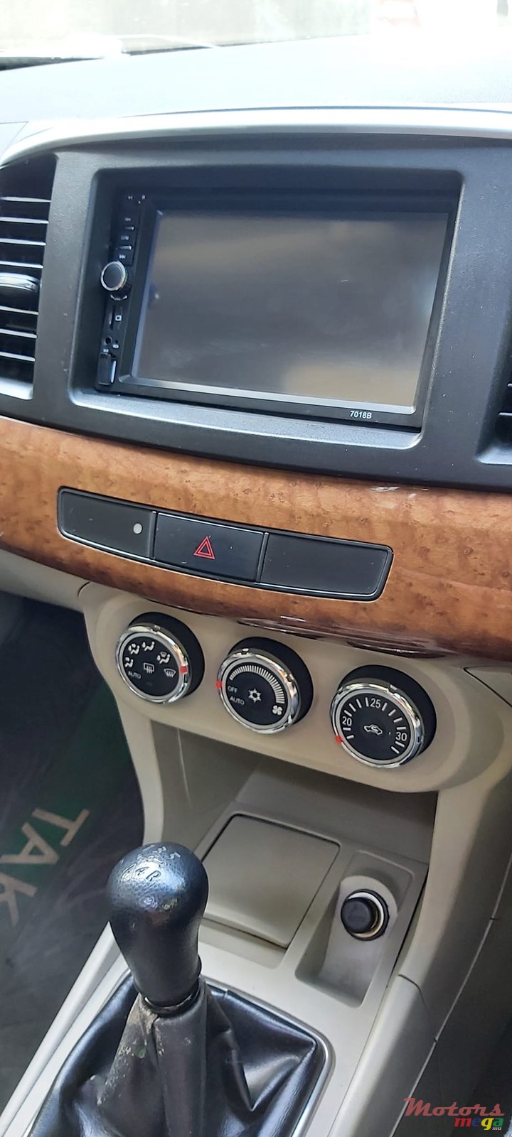 2009' Mitsubishi Lancer photo #2