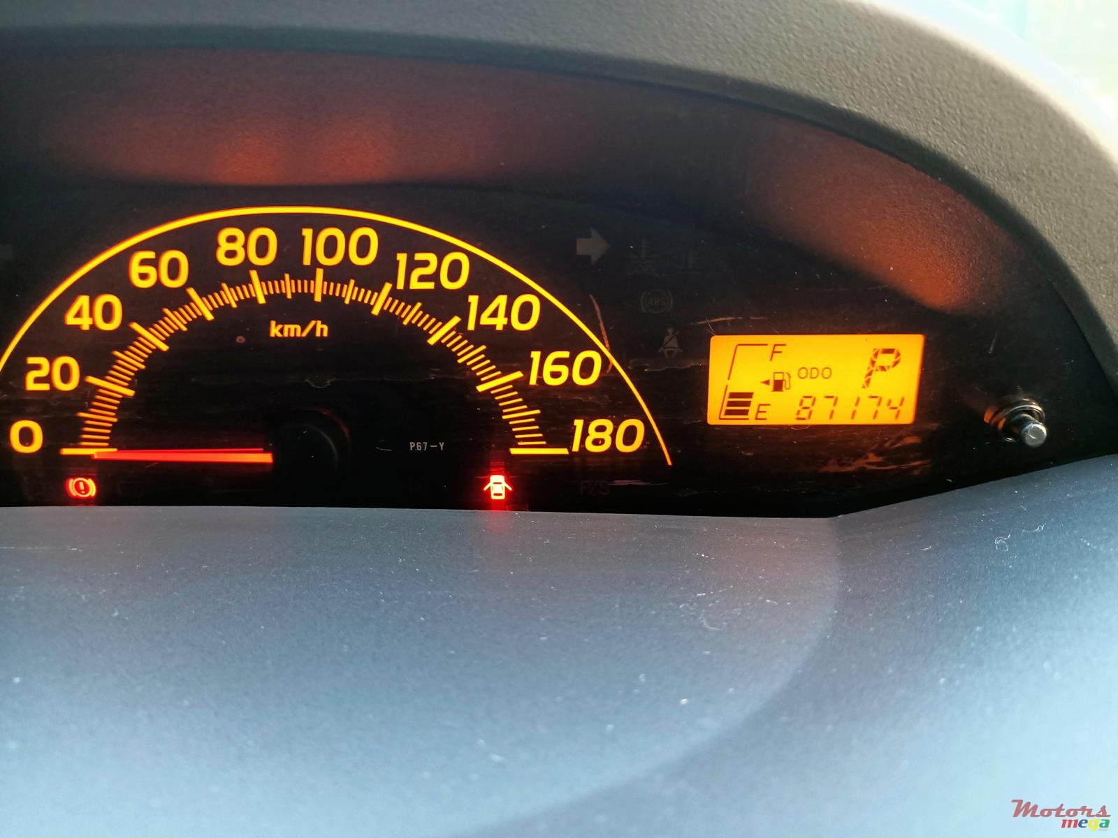 2010' Toyota Vitz photo #2