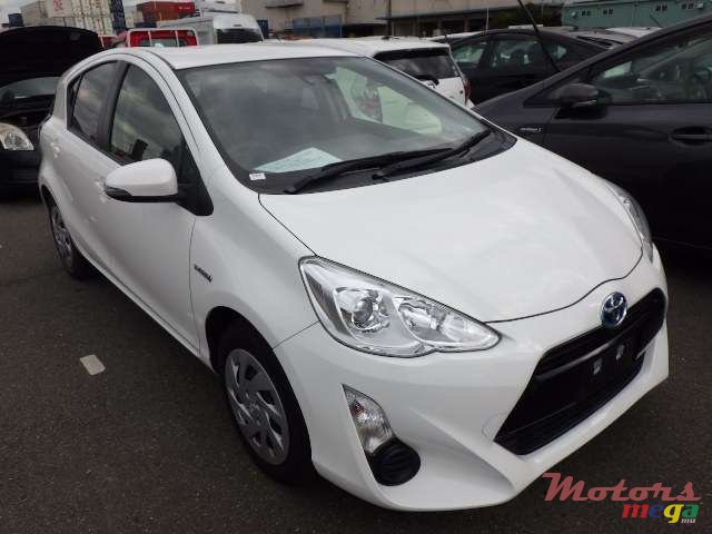 2016' Toyota Aqua photo #3