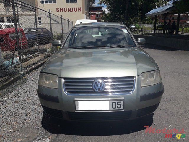 2005' Volkswagen Passat photo #1