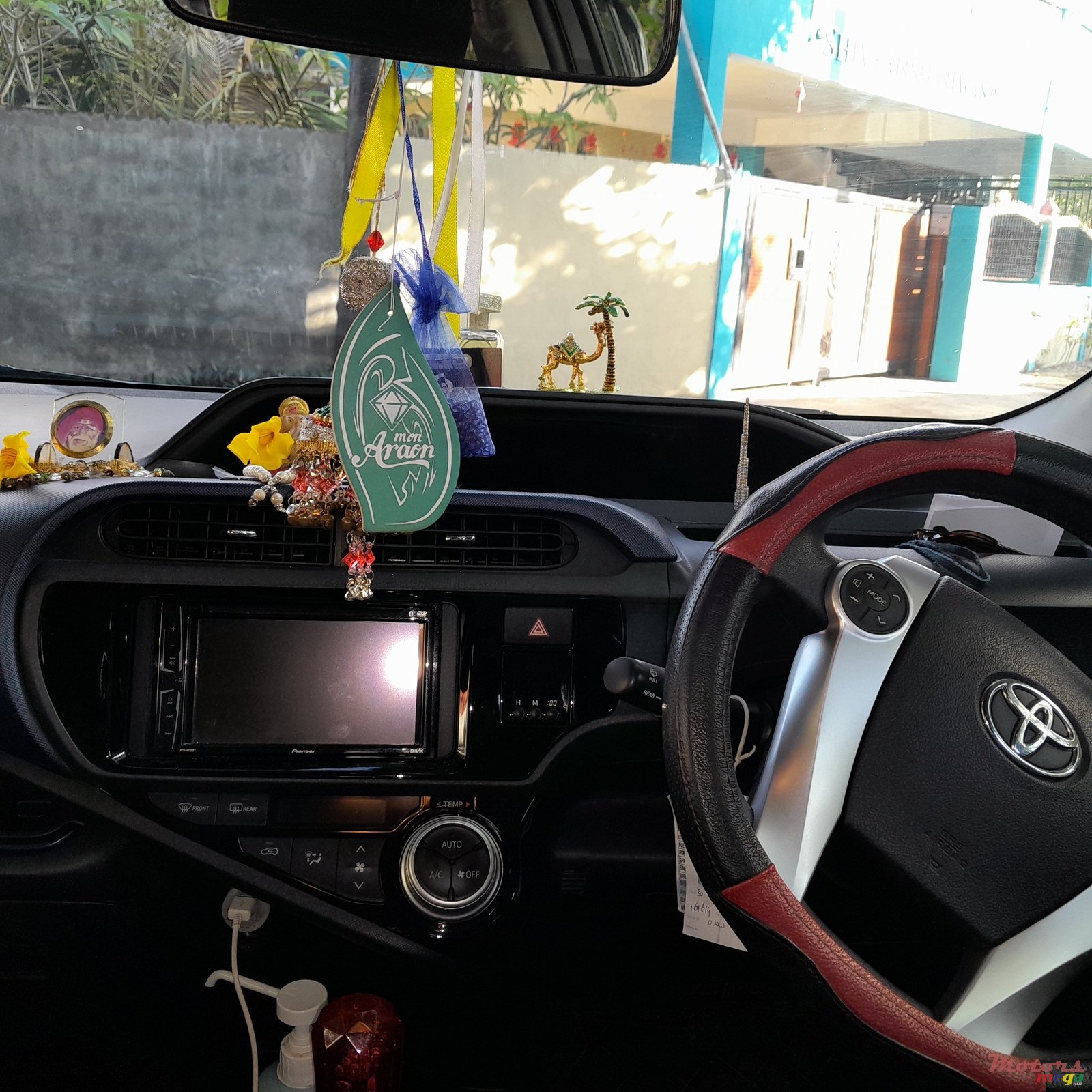 2015' Toyota Aqua Hybrid/Petrol photo #3