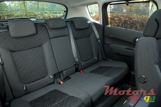 2013' Peugeot photo #2