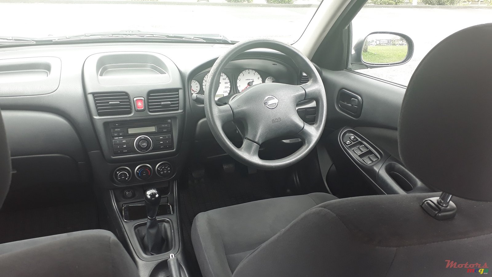 2011' Nissan Sunny photo #5