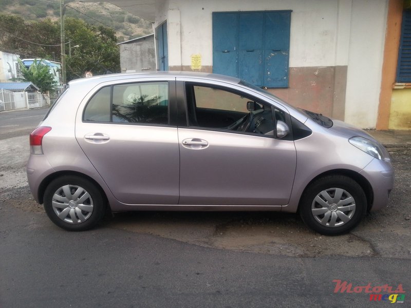 2010' Toyota Vitz photo #2