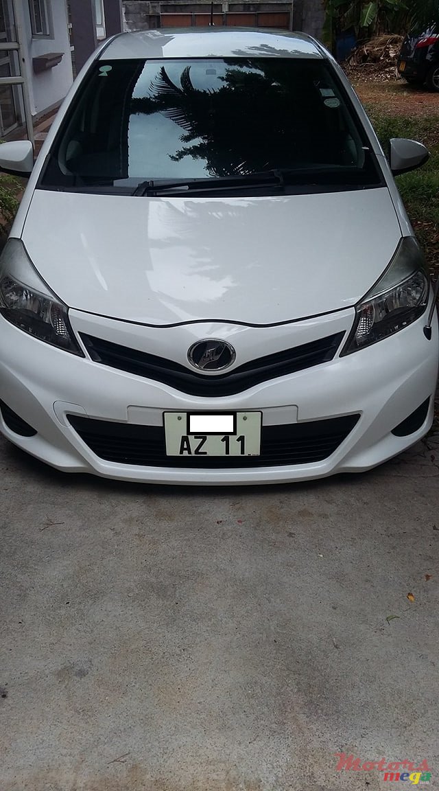 2011' Toyota Vitz photo #2