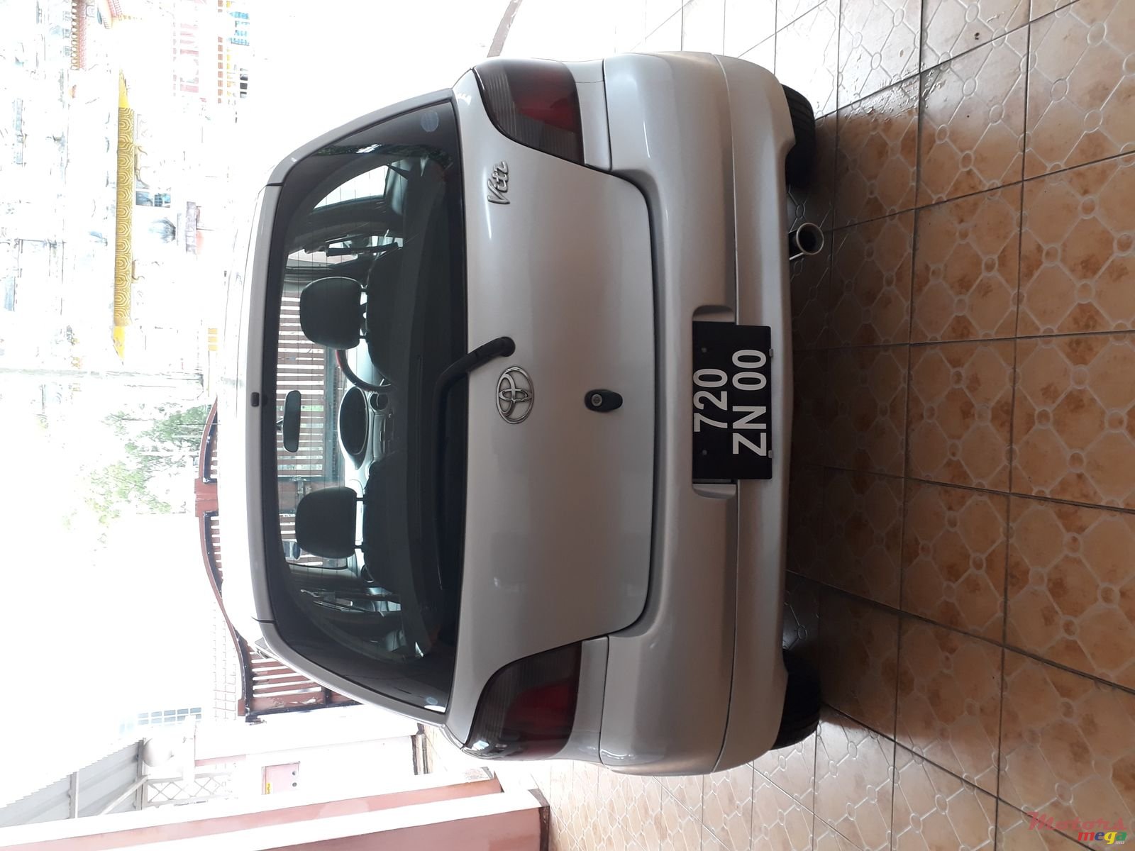 2000' Toyota Vitz photo #2