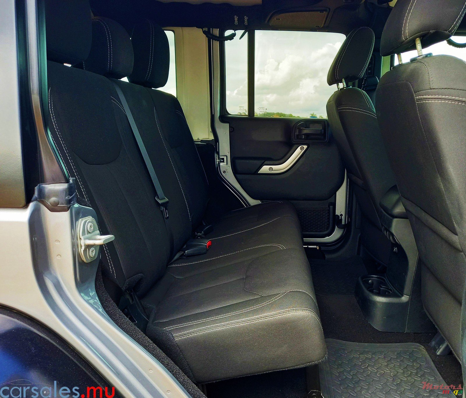 2019' Jeep Wrangler Unlimited Sahara Edition 3.6V6 photo #5