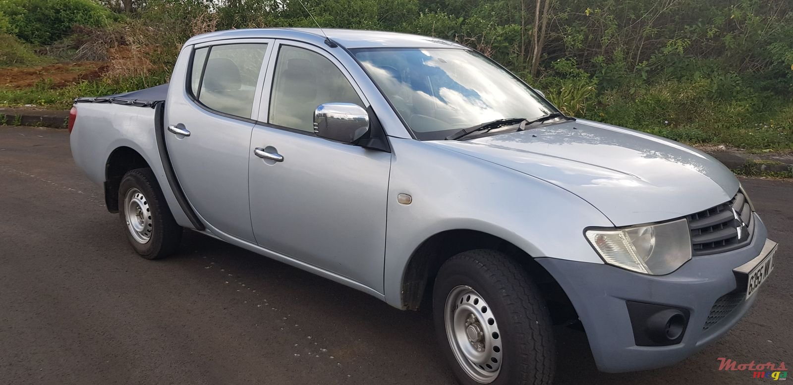 2010' Mitsubishi L300 sportero photo #2
