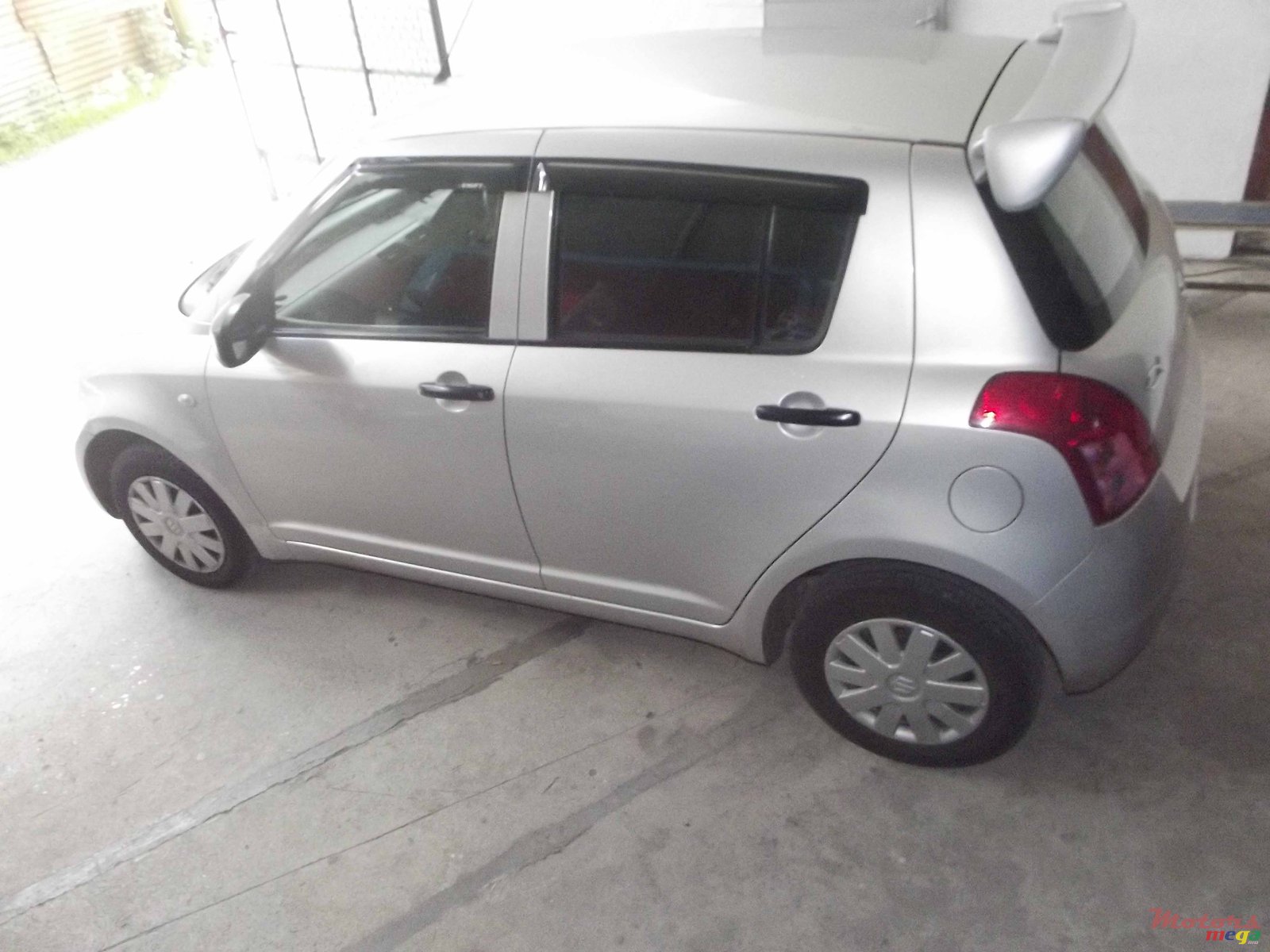 2010' Suzuki Swift photo #2