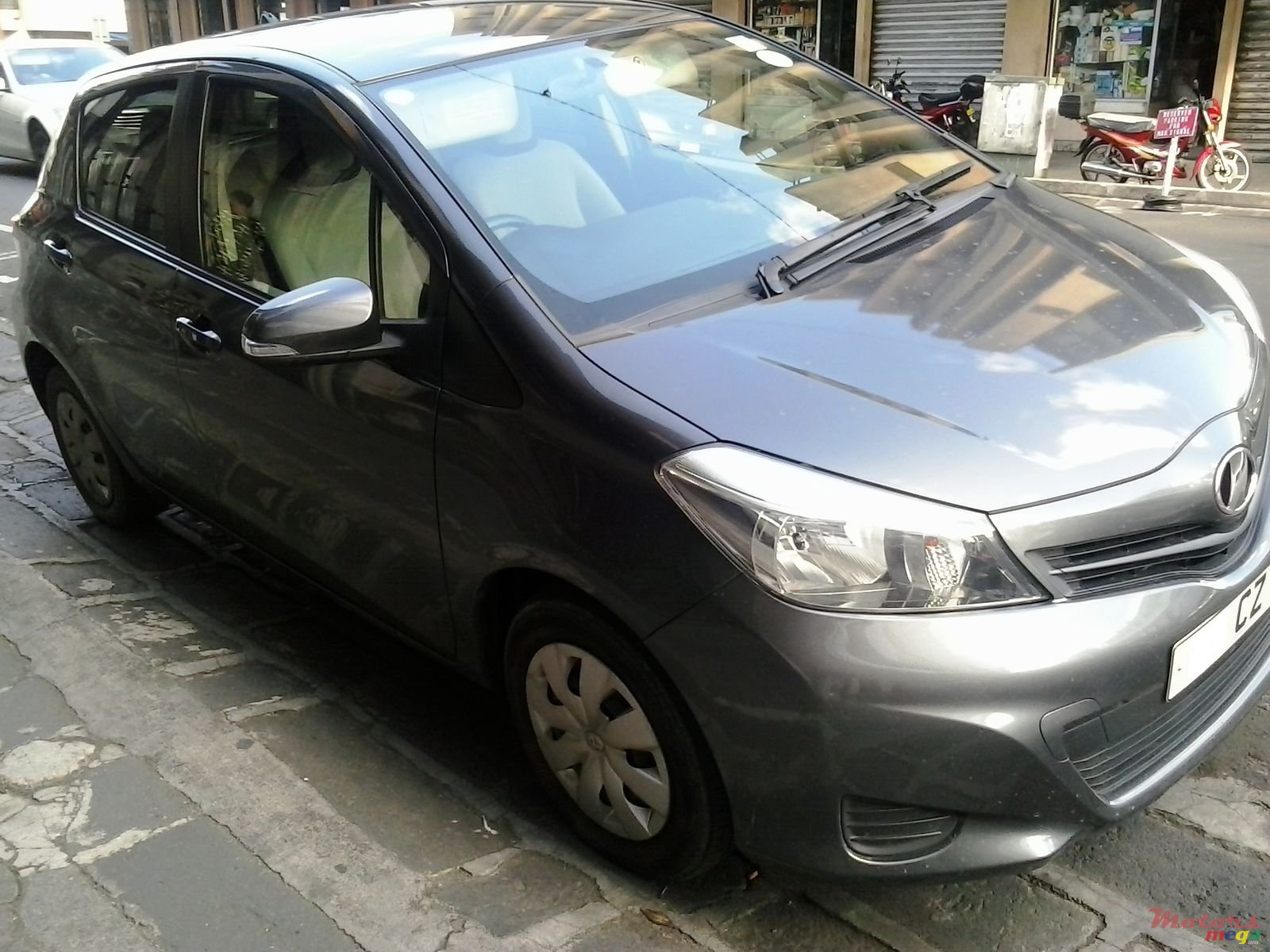 2012' Toyota Vitz photo #1