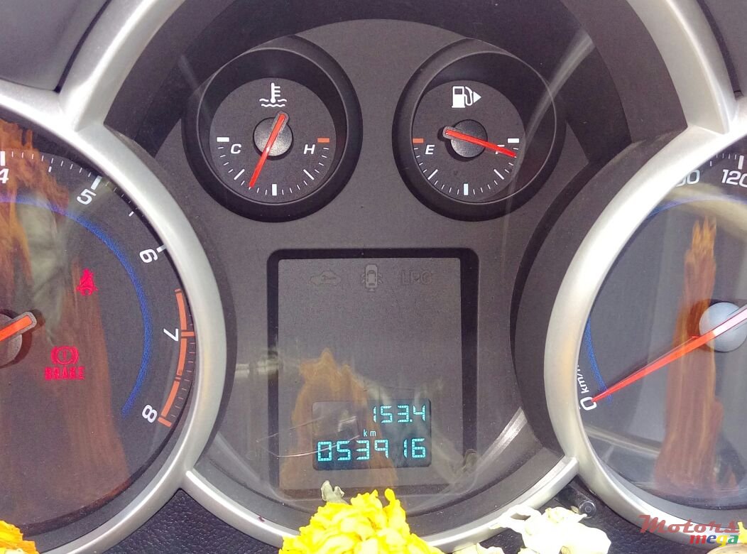 2011' Chevrolet Cruze photo #6