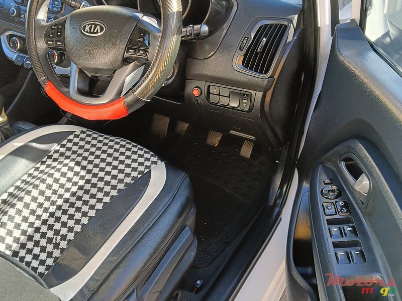 2012' Kia Rio photo #7
