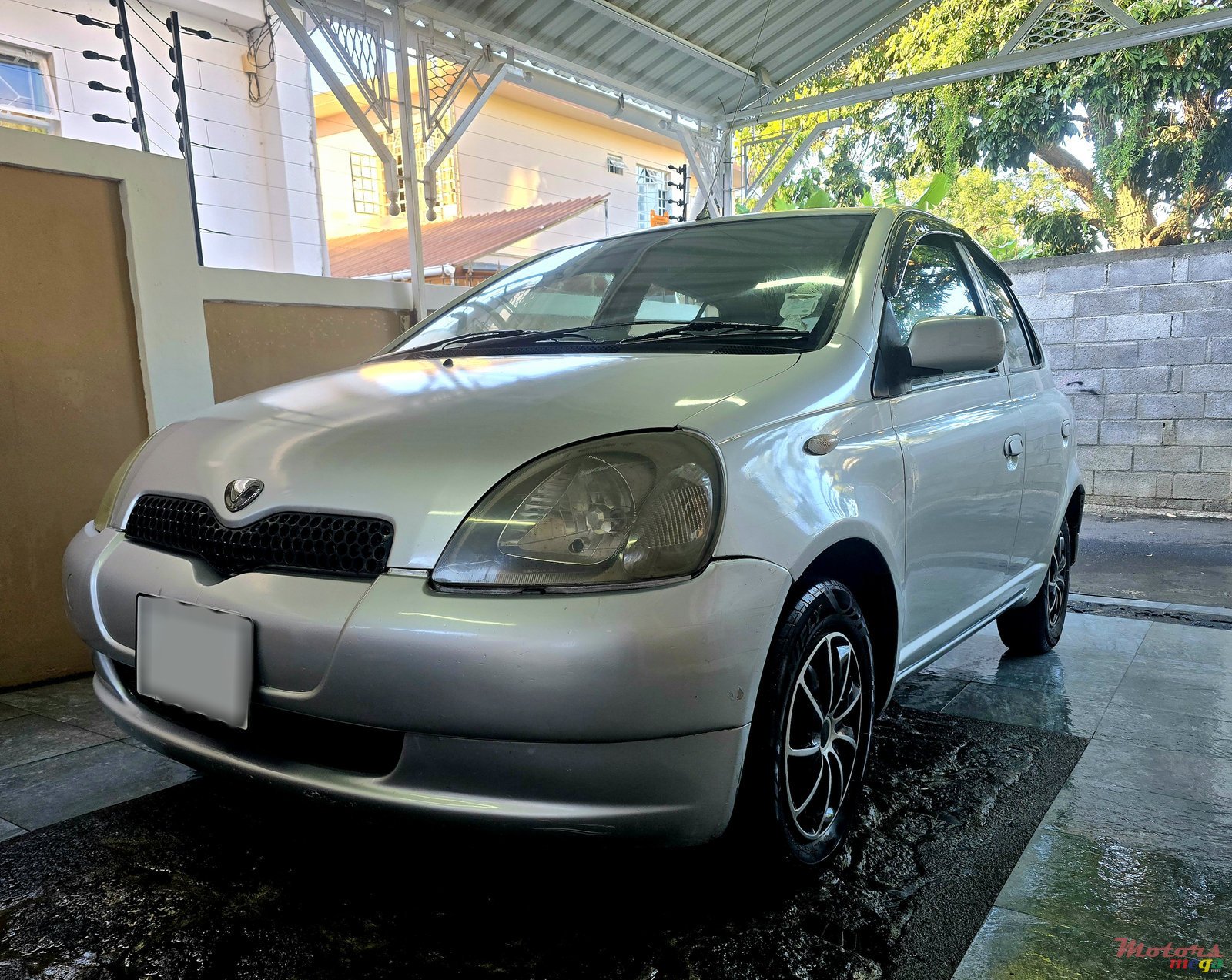 2000' Toyota Vitz photo #4