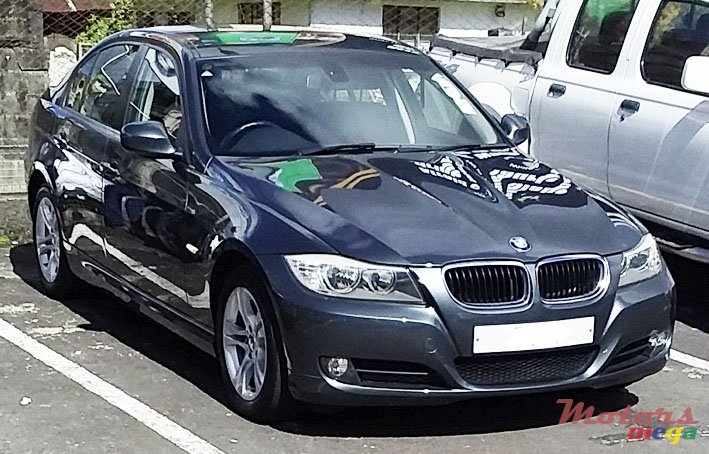 2011' BMW 316 photo #1