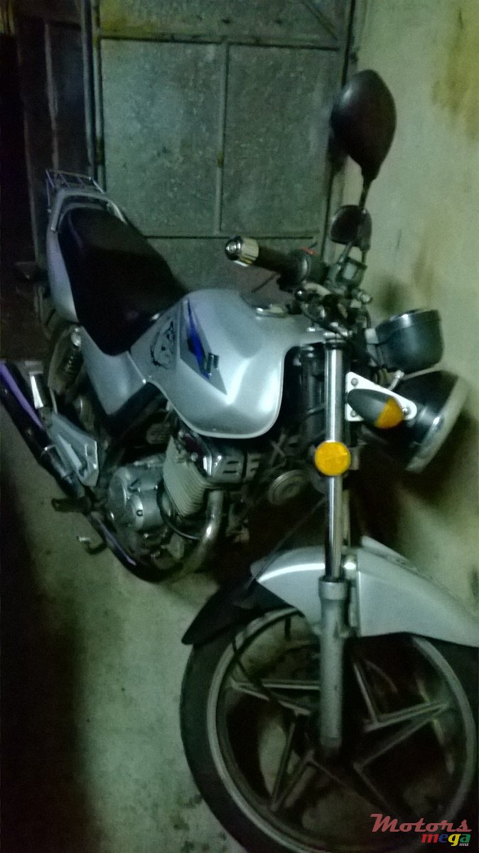 2012' Suzuki En-125 photo #1