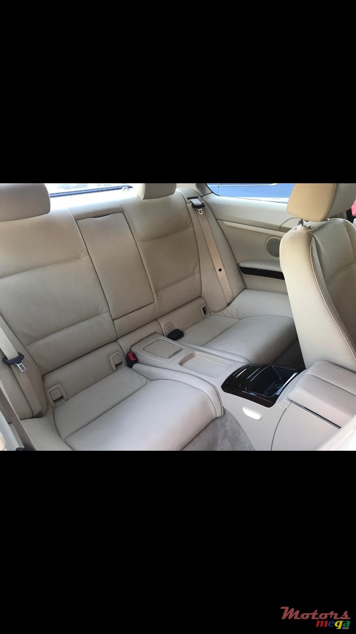 2011' BMW 3 Series Coupe photo #4