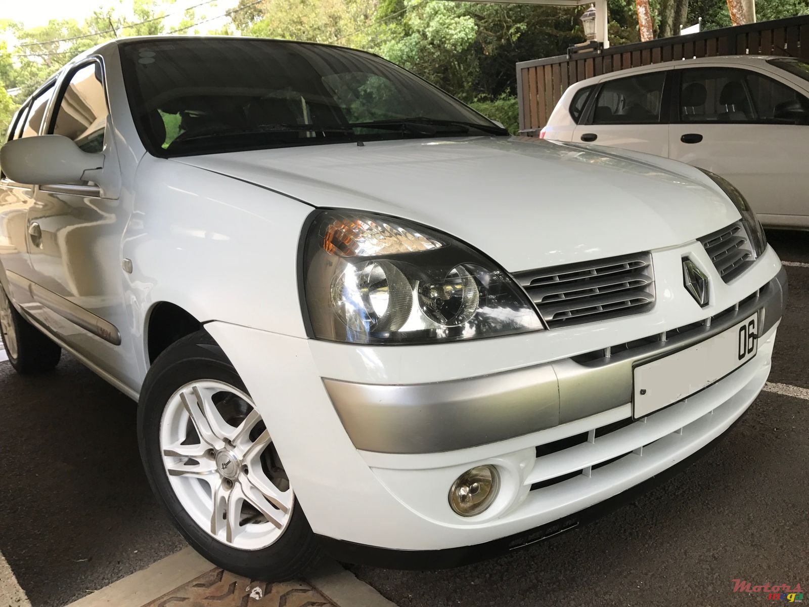 2006' Renault Clio 2 photo #1