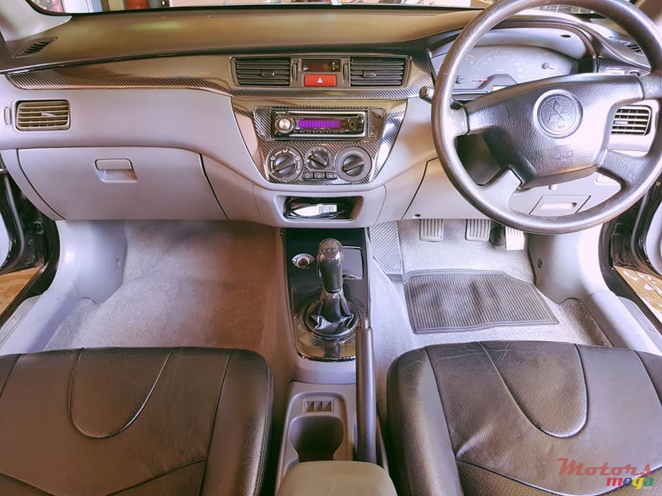 2004' Mitsubishi Lancer photo #1