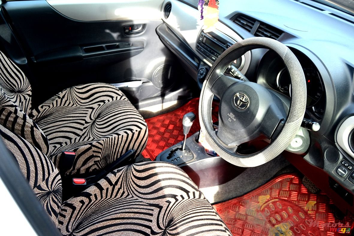 2012' Toyota Vitz photo #5