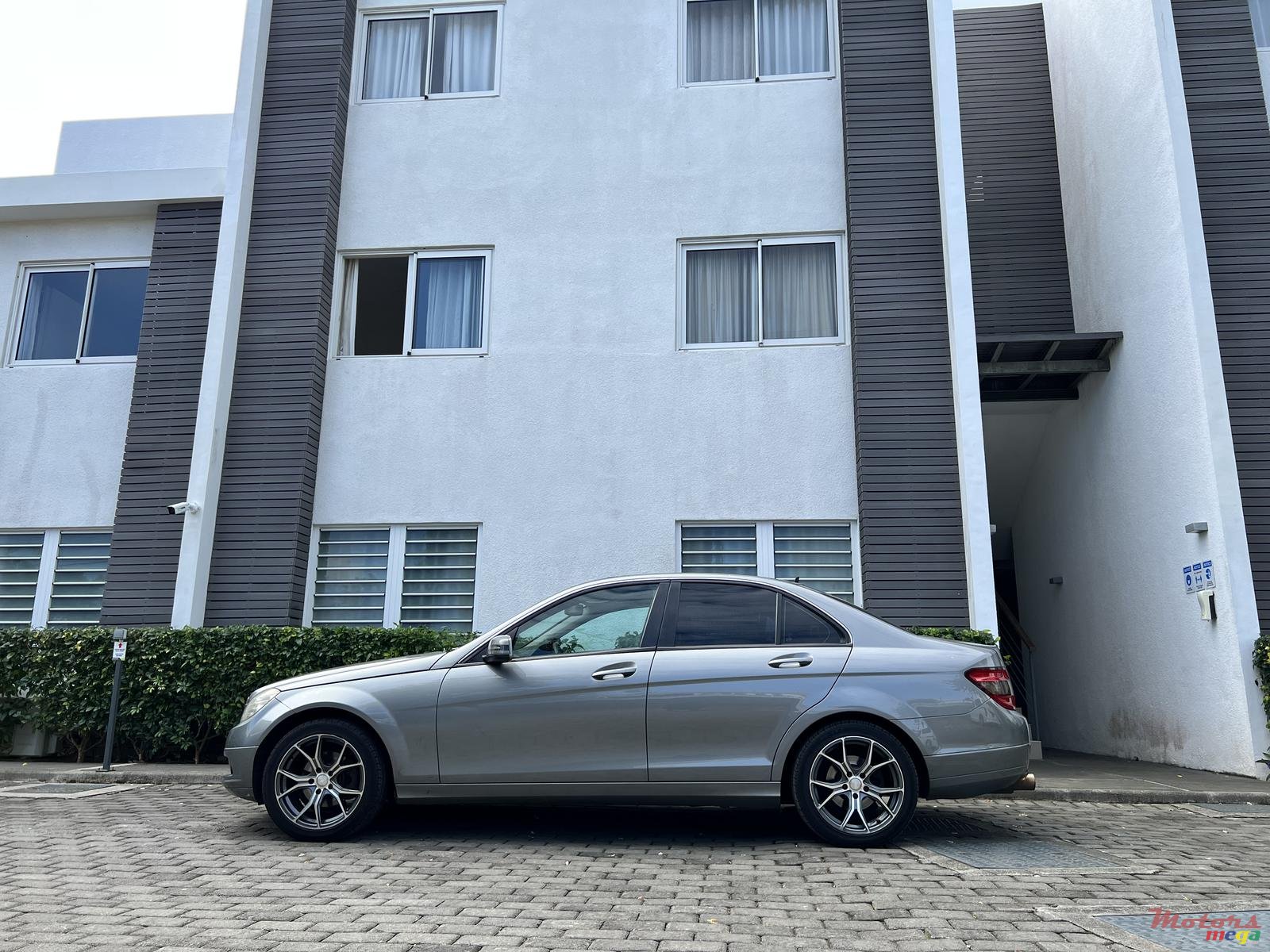 2009' Mercedes-Benz photo #1