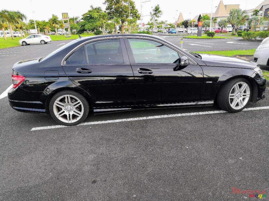 2009' Mercedes-Benz C-Class photo #2