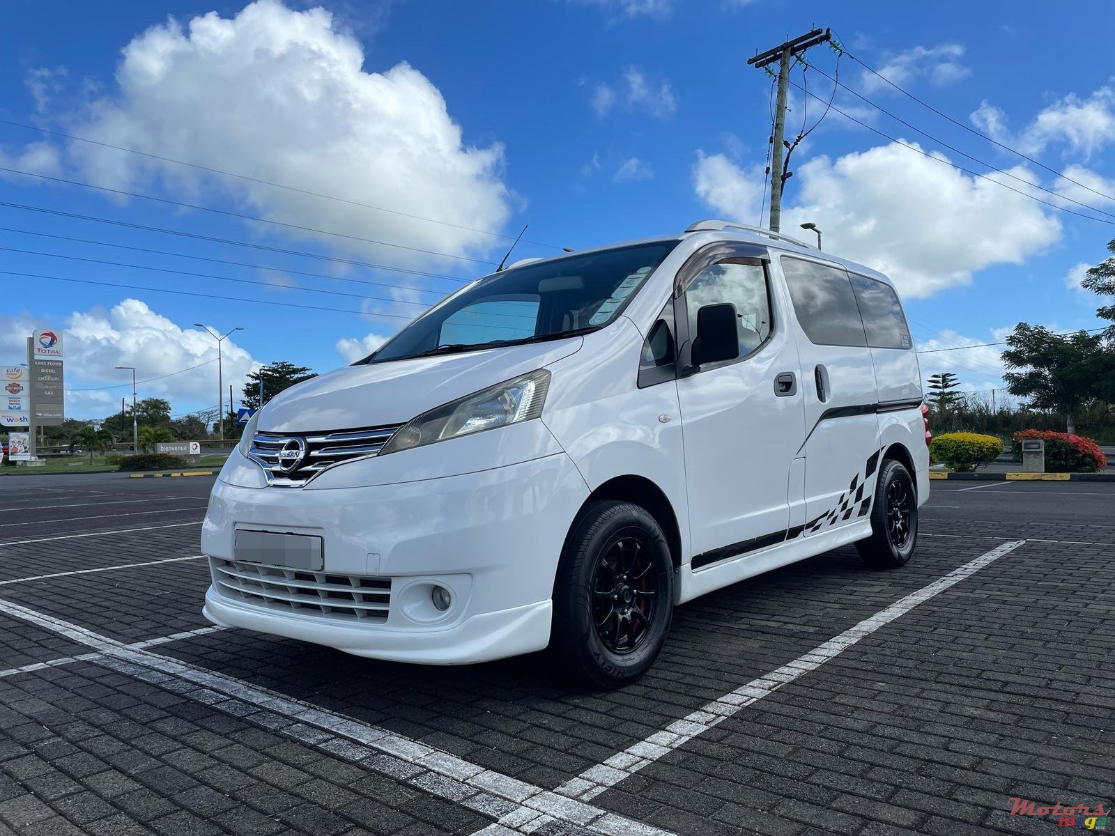 2012' Nissan NV photo #2