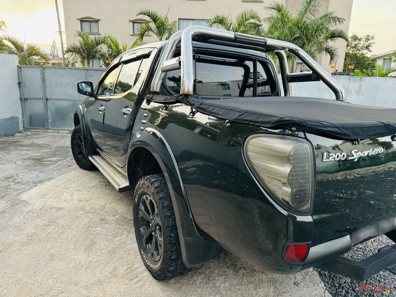 2010' Mitsubishi L200 Automatic Transmission photo #4