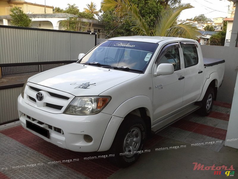 2006' Toyota Hilux photo #1