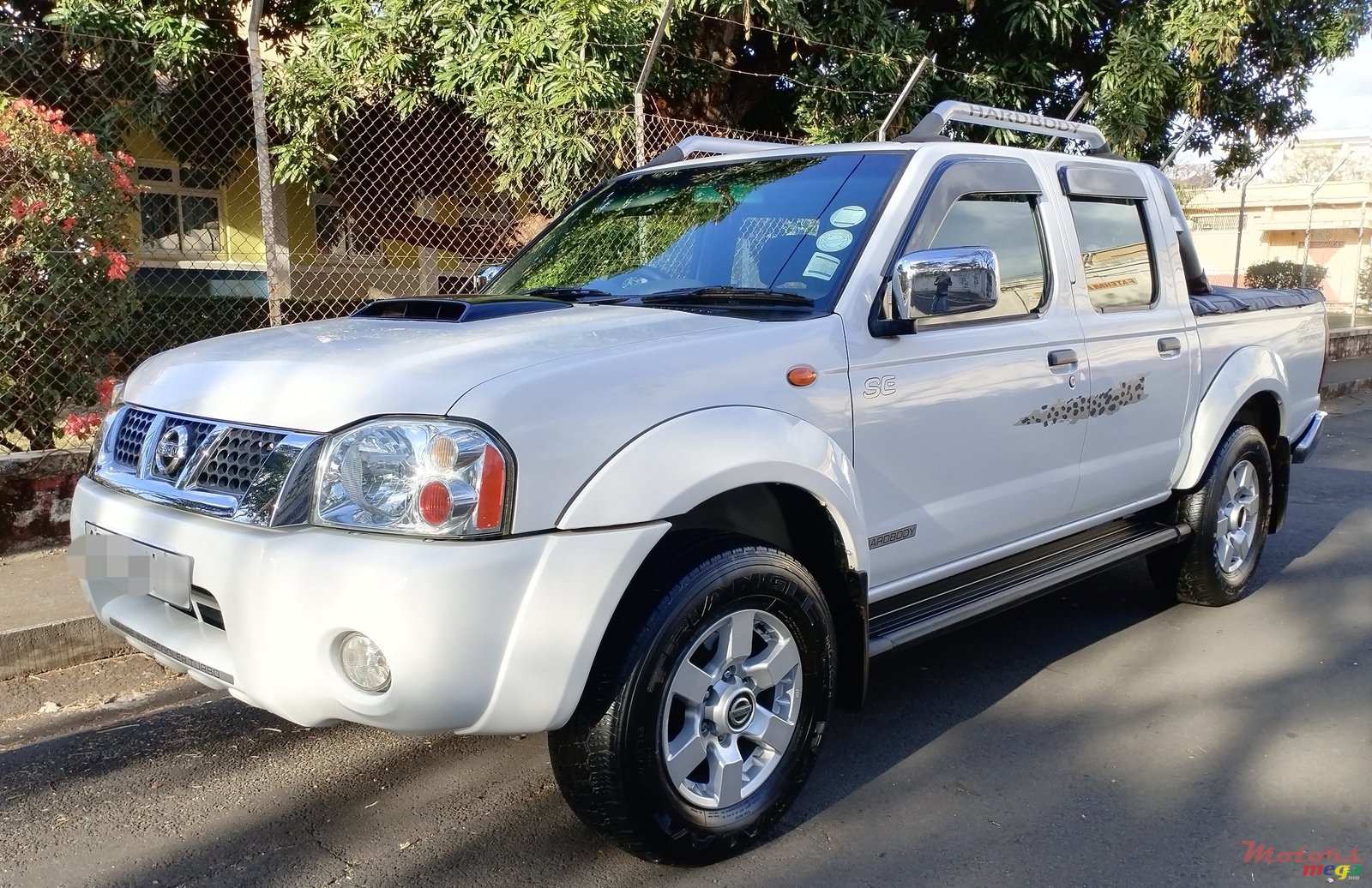 2017' Nissan Hardbody photo #1