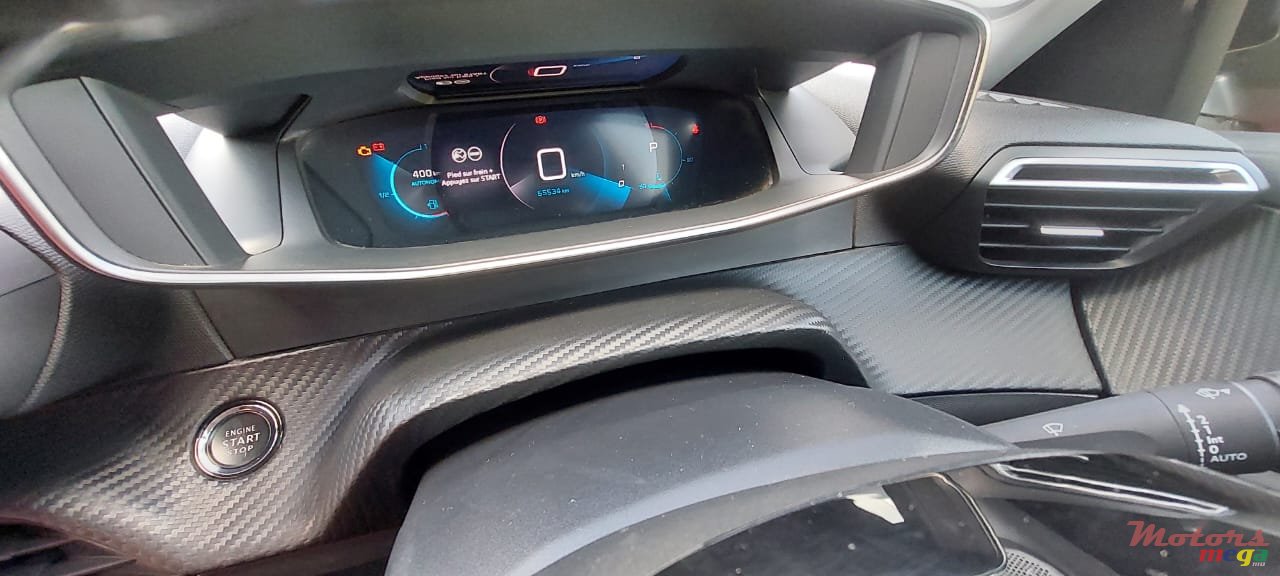 2021' Peugeot 2008 Allure (origin) photo #1