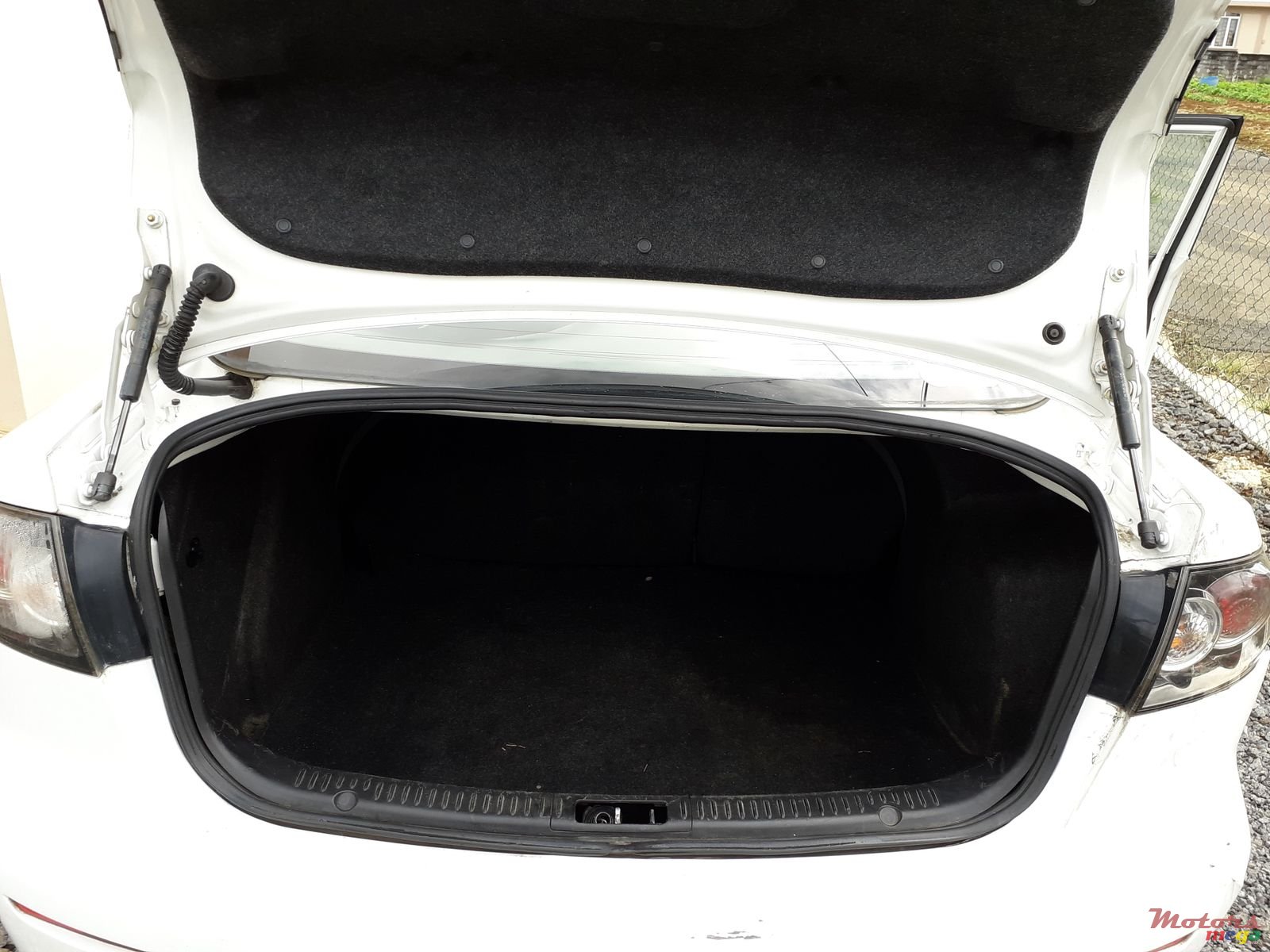 2009' Mazda Axela photo #7