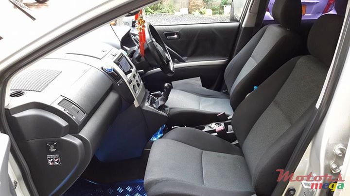 2009' Toyota Verso photo #5