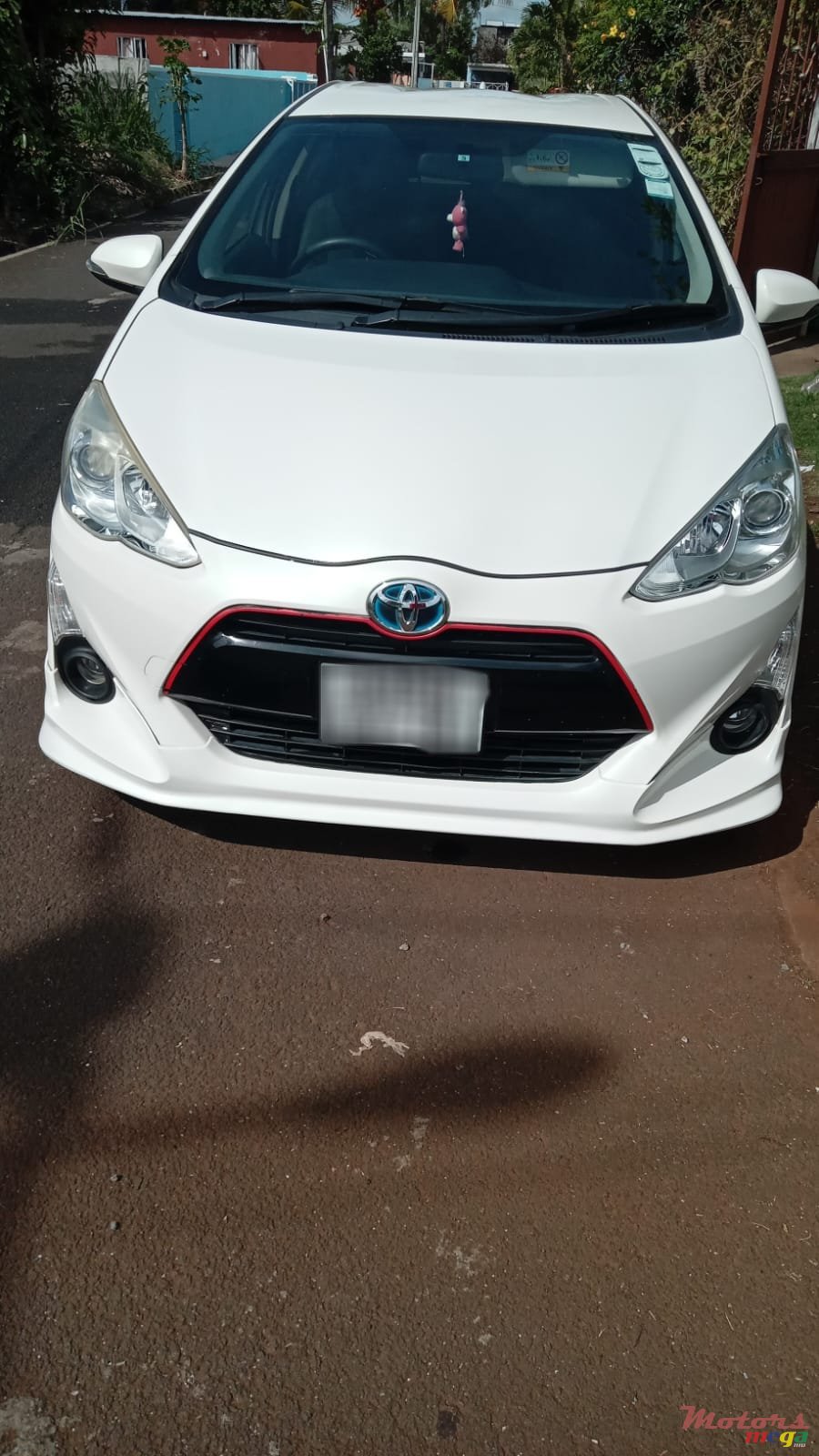 2016' Toyota Aqua photo #3