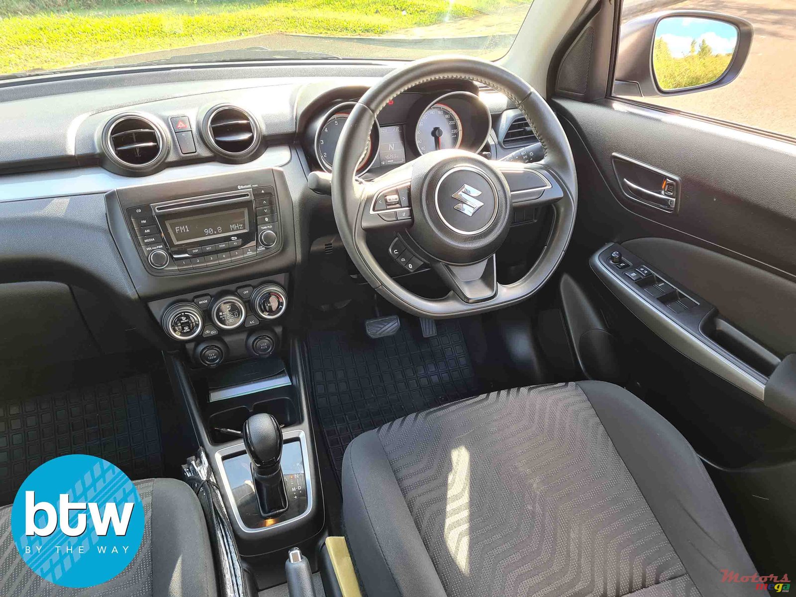 2019' Suzuki Swift photo #6