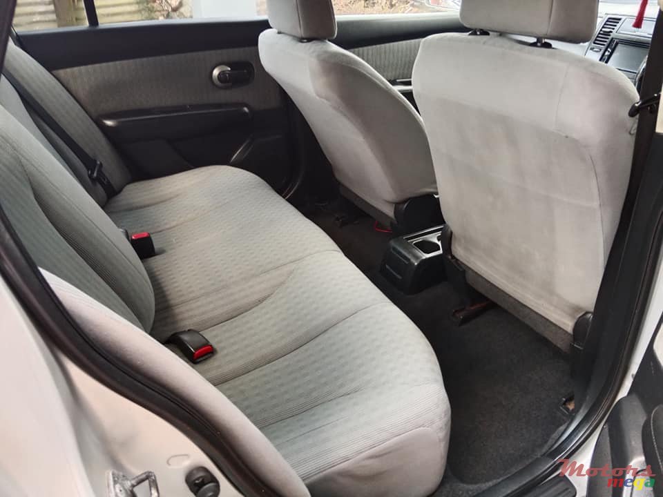 2010' Nissan Tiida AUTOMATIC GEAR photo #5