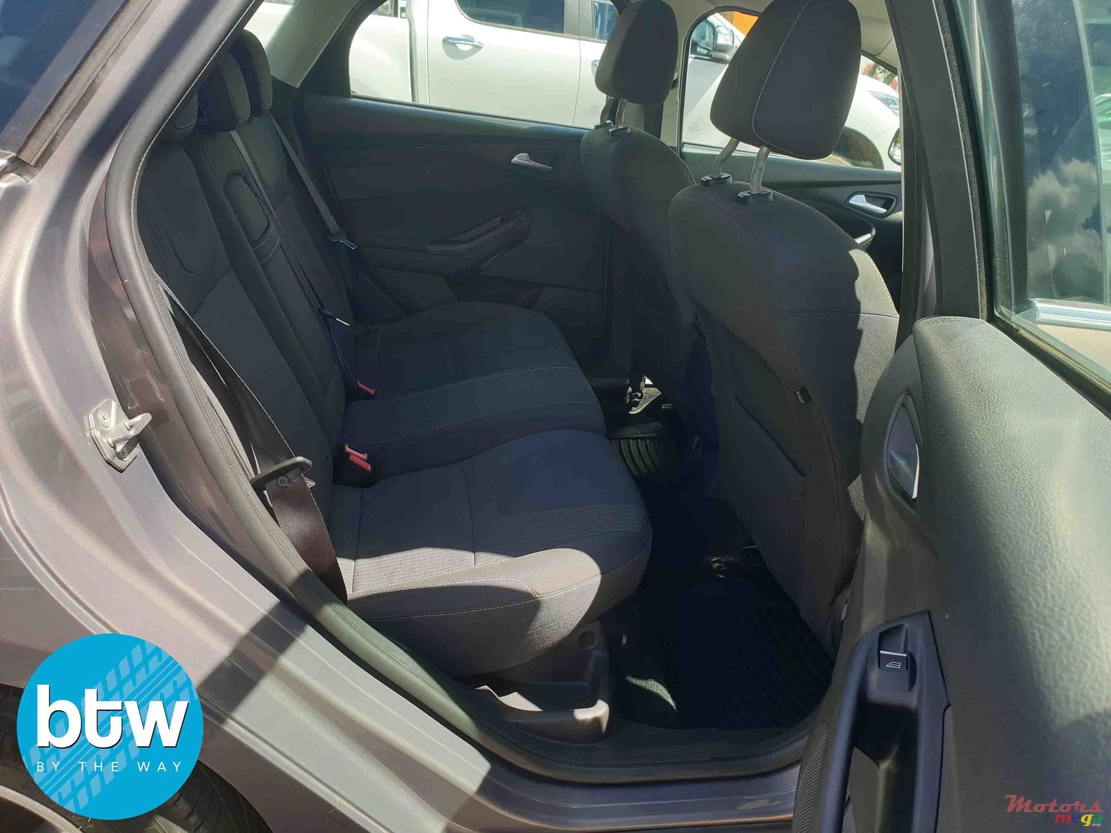 2012' Ford Focus photo #7