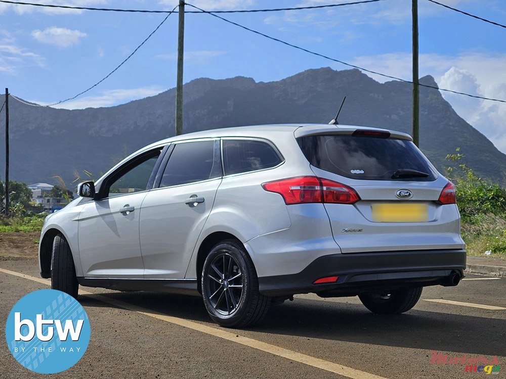 2017' Ford Focus photo #3