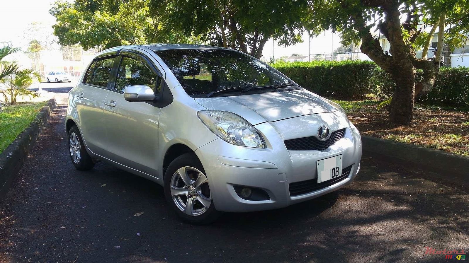 2008' Toyota Vitz photo #1