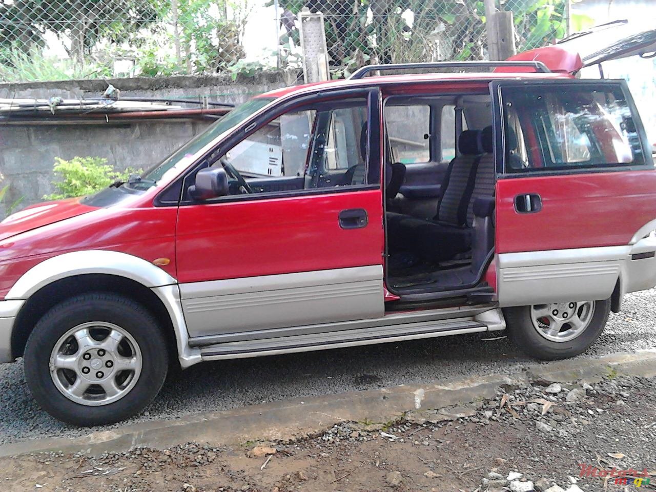 1995' Mitsubishi RVR photo #2