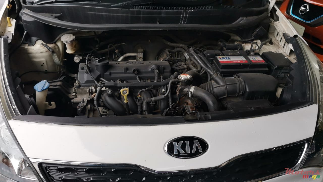 2014' Kia Rio5 photo #4
