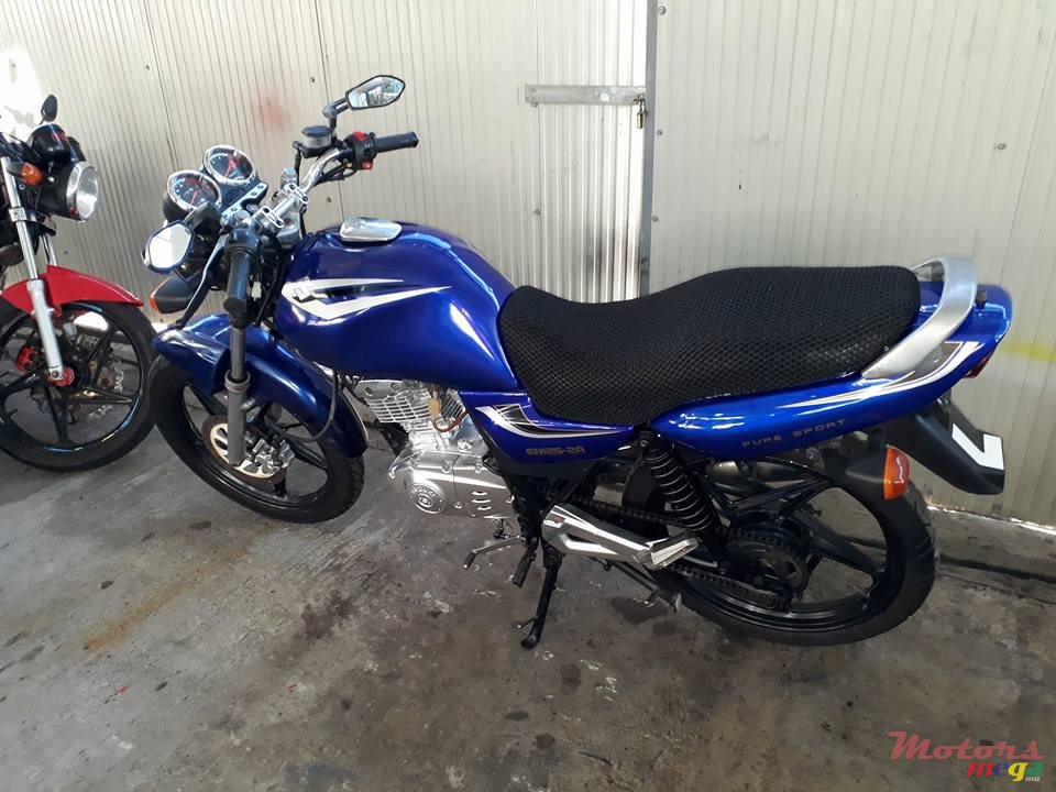 2010' Suzuki EN125 photo #4