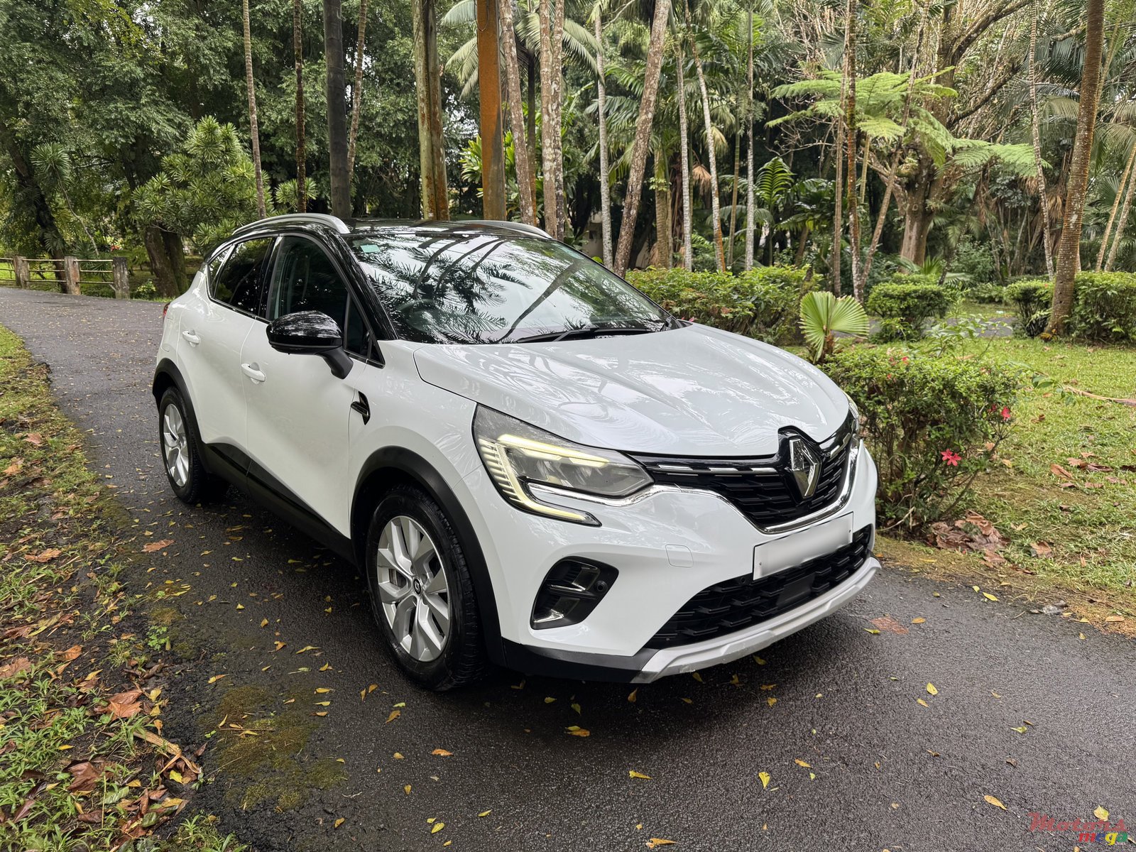 2022' Renault Captur photo #2