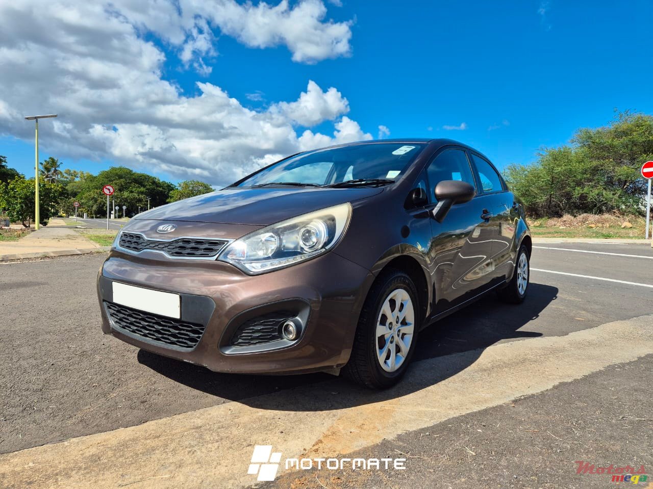 2013' Kia Rio photo #2