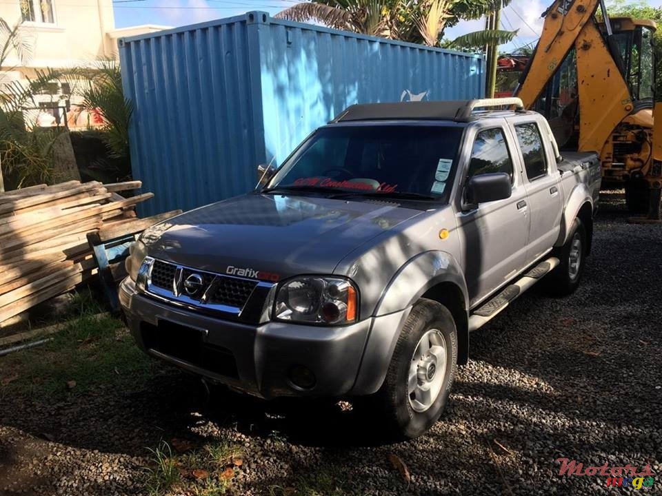 2005' Nissan Hardbody Predator photo #2