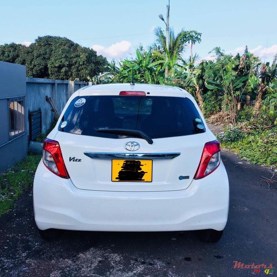 2012' Toyota Vitz None photo #2