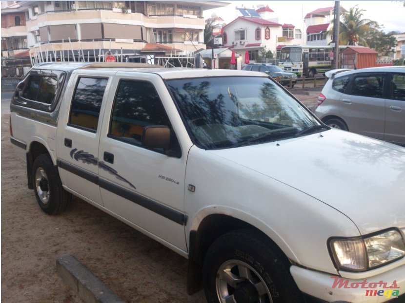 2003' Isuzu with canopy photo #1