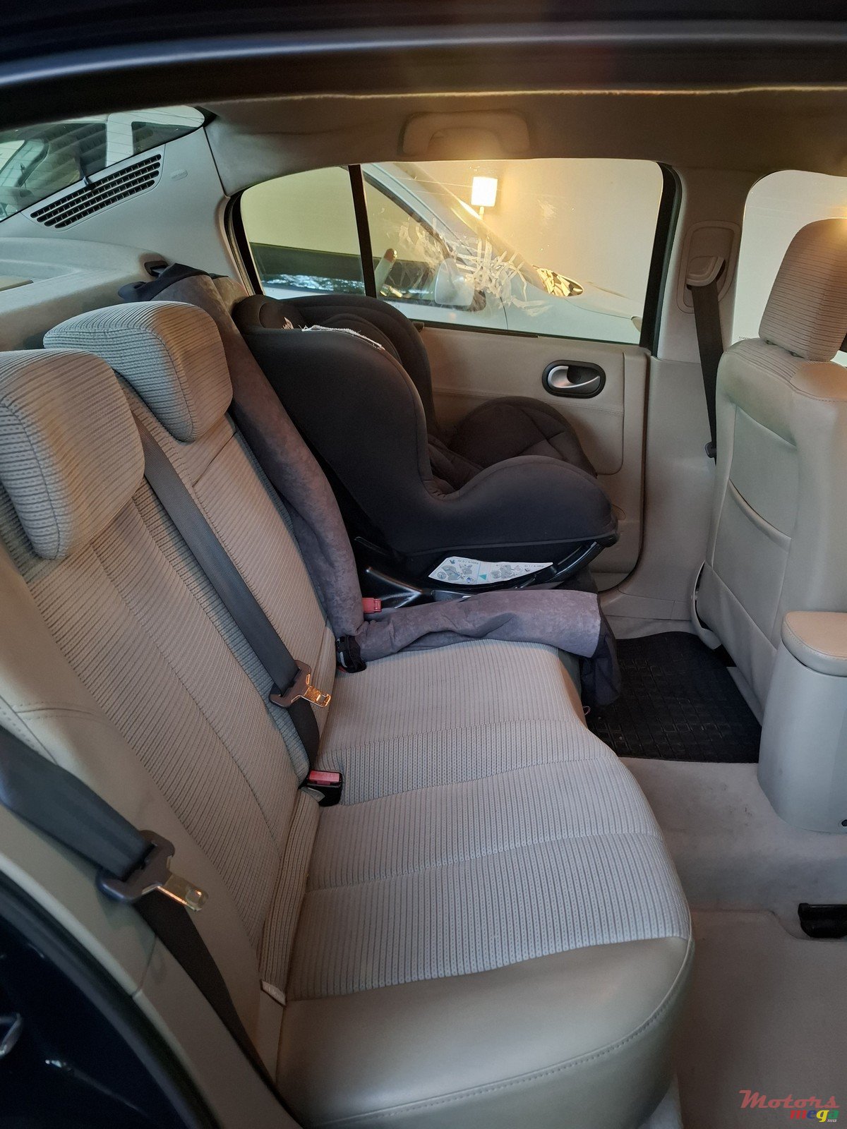 2009' Renault Megane photo #5