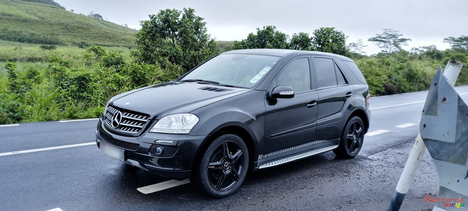 2009' Mercedes-Benz ML 320 SUV photo #7