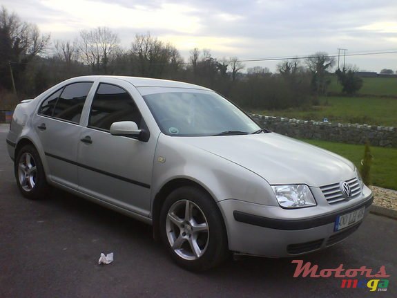 2002' Volkswagen Bora photo #1
