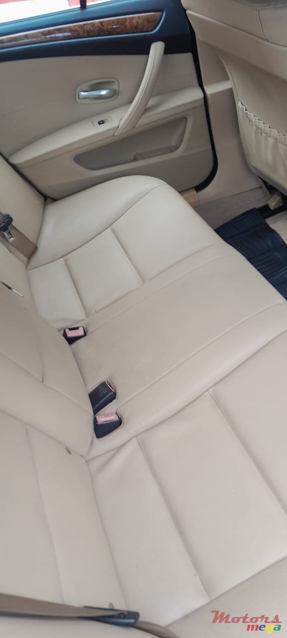 2009' BMW 520 photo #5